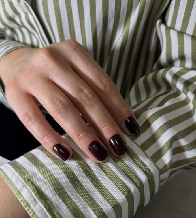 Dark nails season